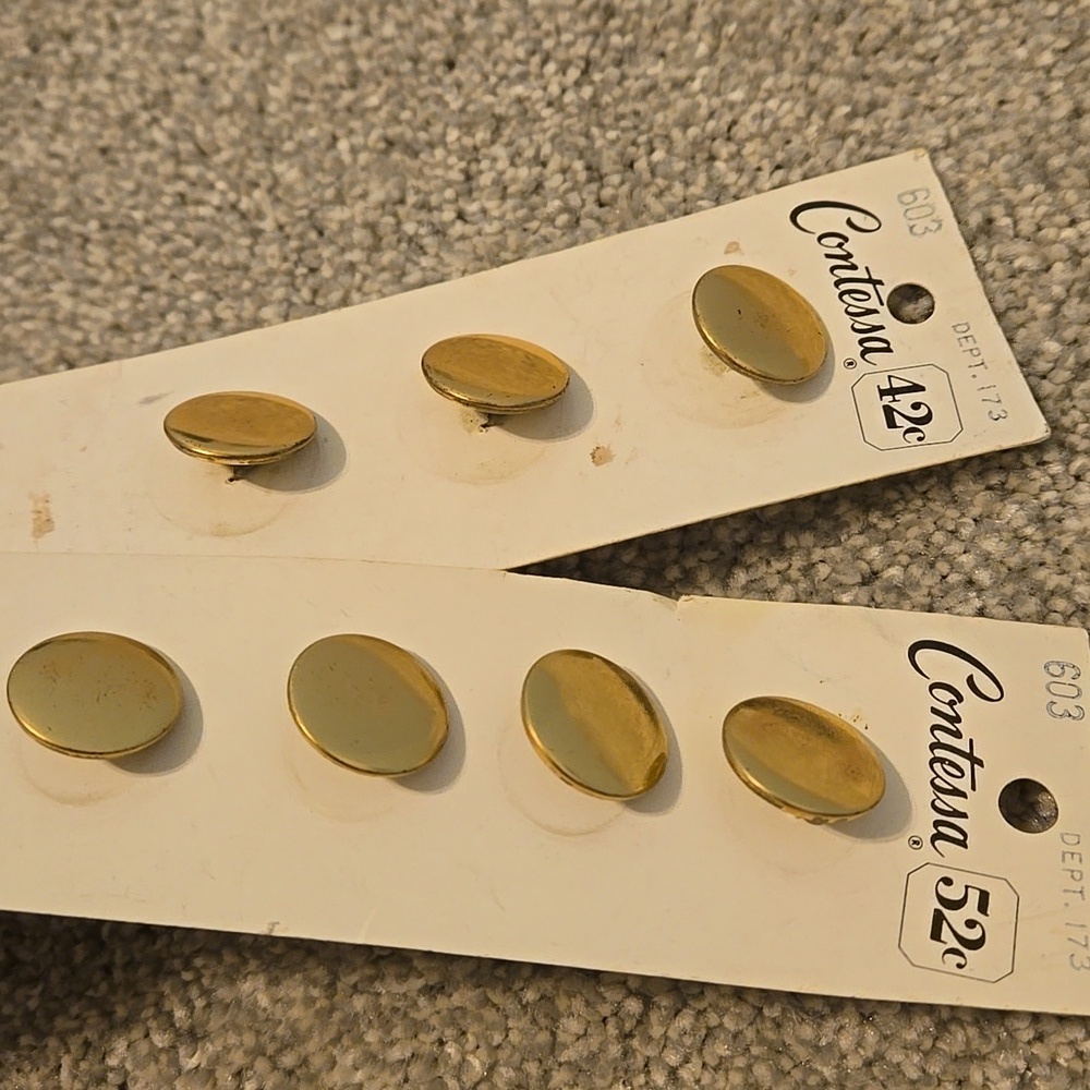 Vintage Contessa Gold Button Set 7 Buttons - Picture 6 of 6